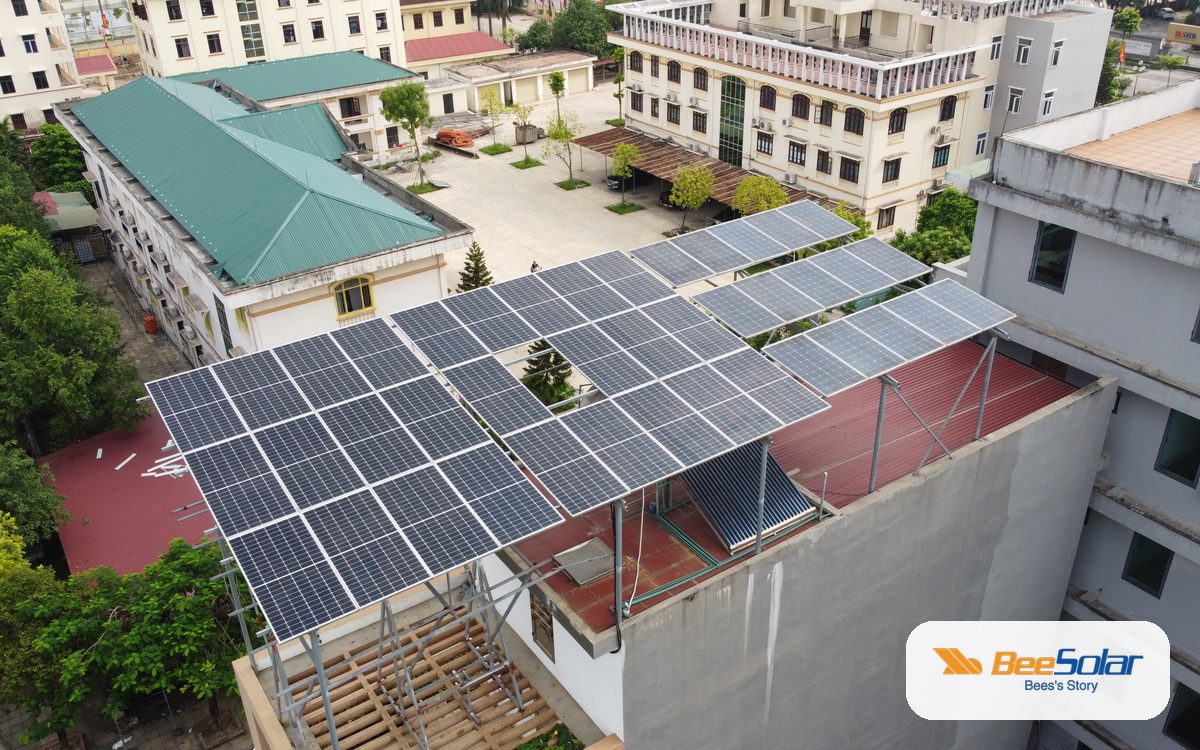 Hàng triệu m2 mái nhà xưởng đang phơi nắng không công — chuyện lãng phí nhất ngành điện