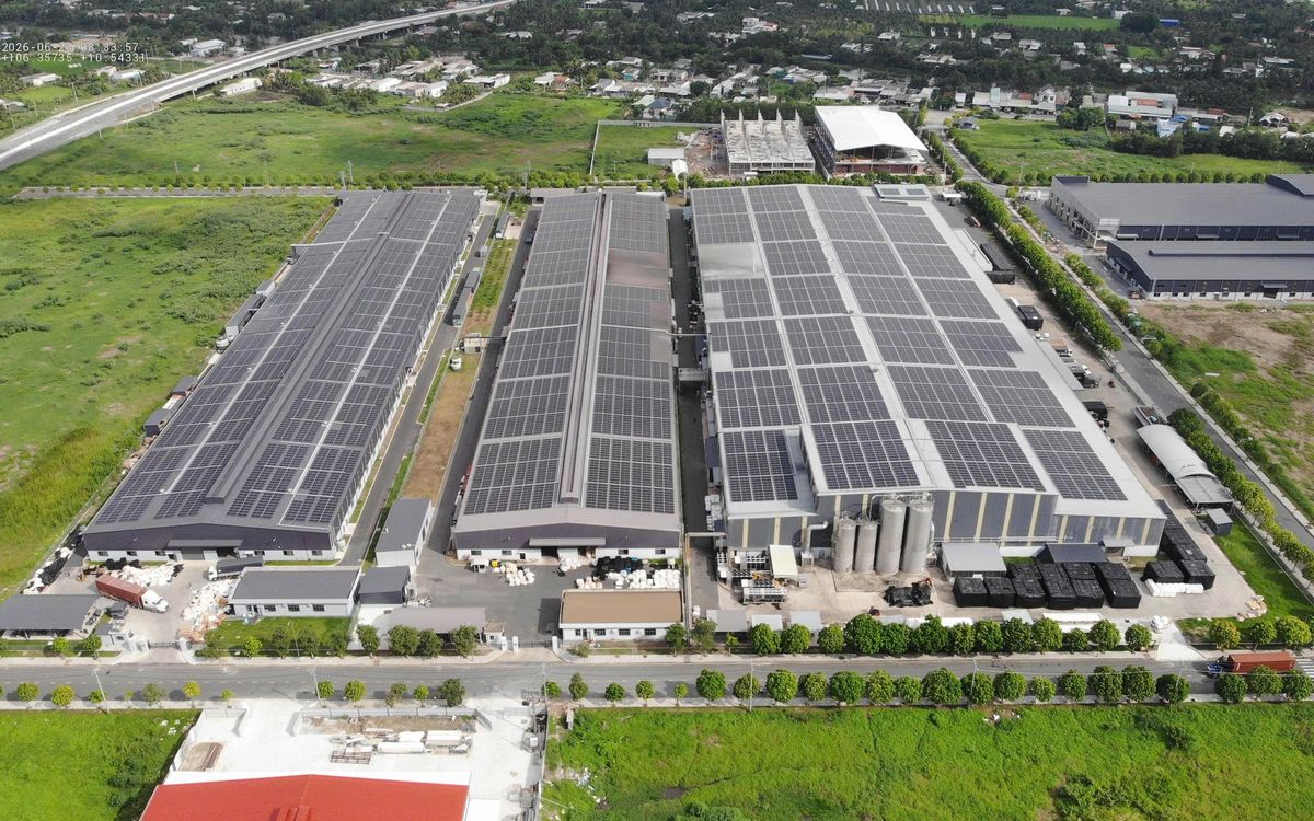 Hôm qua 40 số, hôm nay 15 — khoan chửi máy, trời nhận một nửa tội rồi
